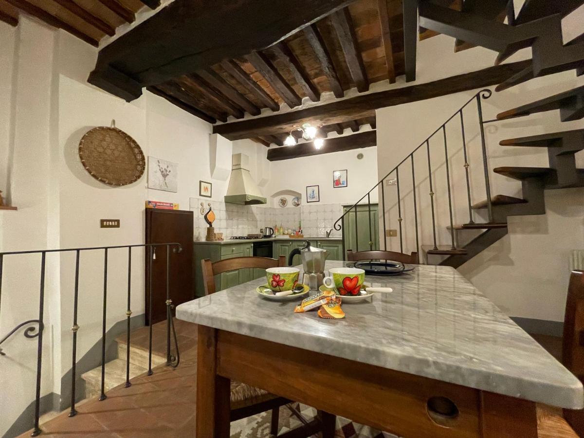 Pulcinella Appartamento Tipico Centro Storico Montepulciano Stazione Exterior foto